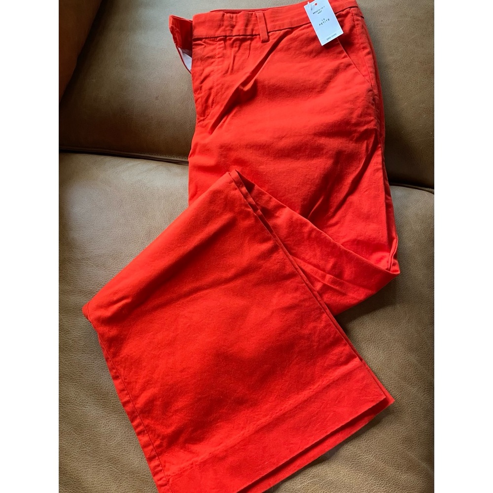 Gorgeous fire engine red straight leg Perfect Khaki by Gap. 10P TAGS ON